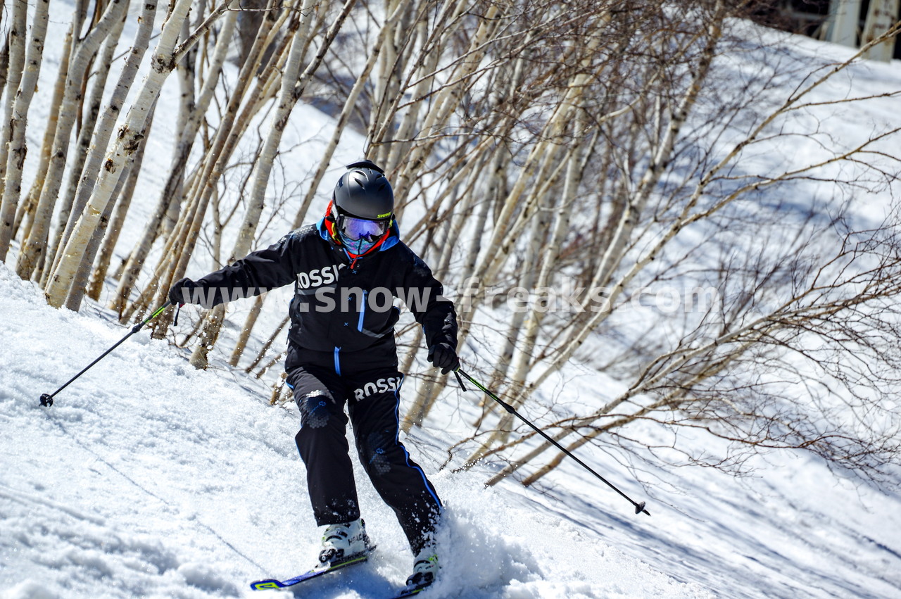 札幌国際スキー場 Mt.石井スポーツ ISHII SKI ACADEMY 校長・斉藤人之さんによる『斉藤塾』開講。本日のテーマは、「春雪！コブからスキーのたわみを楽しむ！！」(^^)v